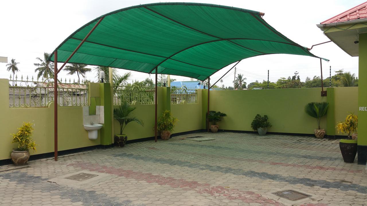 Mauya Executive Lodge Дар ес Саалам Екстериор снимка