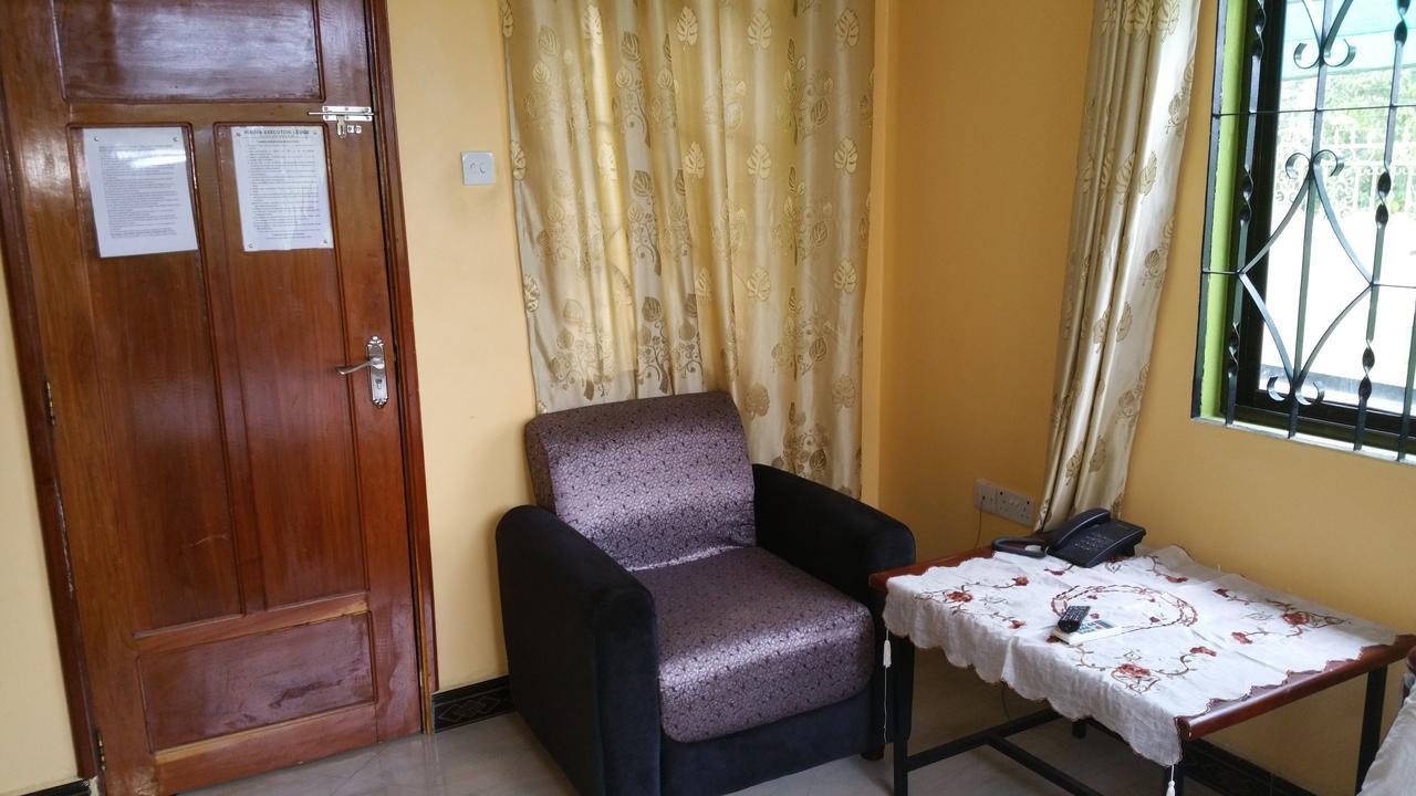 Mauya Executive Lodge Дар ес Саалам Екстериор снимка